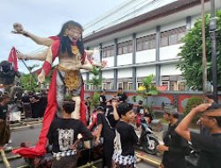 Sambut Nyepi 2024, Ogoh-ogoh Raksasa Hiasi Jalanan Baler Bale Agung.