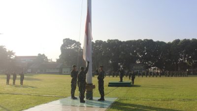 Tanamkan Kedisiplinan, Prajurit Yonarmed 1 Kostrad Laksanakan Upacara Bendera