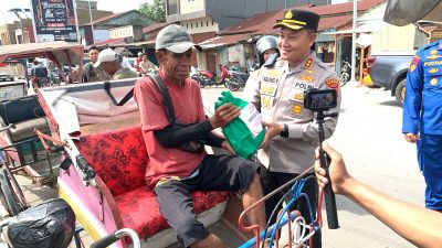 Polres Tanjab Barat Berbagi bergai sembako untuk warga yang kurang mampu