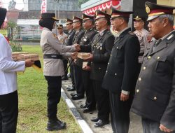 Kapolres Magelang Kota Pimpin Upacara Korp Raport dan Lepas Tujuh Wisudawan Purna Bakti