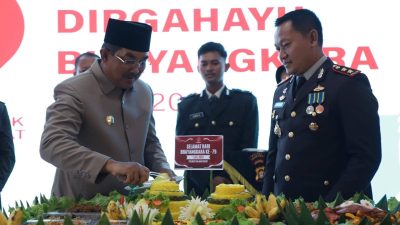 Bupati Anwar Sadat Hadiri Syukuran HUT Bhayangkara ke-79 di Polres Tanjab Barat