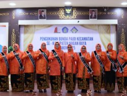 Ny. Cut Inda TR Keumangan Kukuhkan Bunda PAUD Sekecamatan Kabupaten Nagan Raya Tahun 2025