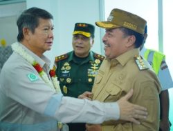 Bupati Nagan Raya Dr. TR. Keumangan, S.H., M.H. Sambut Kedatangan Pak Hasim Di Bandara Cut Nyak Dien