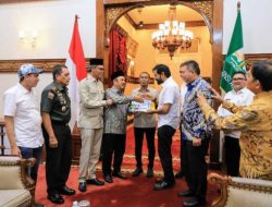 Gubernur Aceh Serahkan Dokumen Usulan Pembangunan Terowongan Geurutee Kepada Menteri PPN Dan Kepala Bappenas