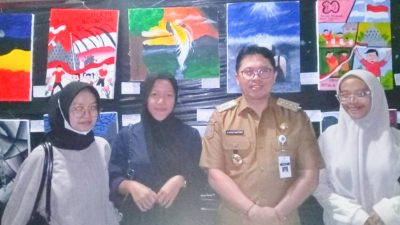 Lima Siswi Tuli SLB-B Kota Magelang Ikuti Workshop Melukis