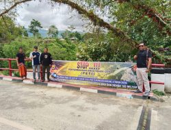 Kasat Reskrim dan Personil Pasang bener Himbauan Tambang Tanpa Izin dan Penimbunan Minyak Tanpa izin