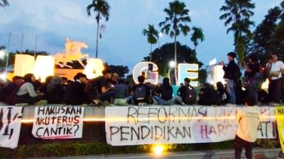 Aksi Kamisan Magelang Bagikan Sayuran dan Gelar Doa Bersama