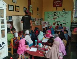 Serambi Baca, Perpustakaan Mini yang Hidupkan Semangat Literasi Warga