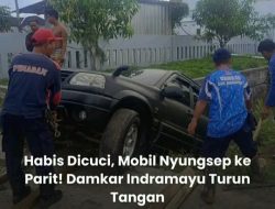 Habis di cuci, mobil nyungsep ke parit  Indramayu