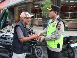 Kapolres Magelang Kota Pimpin Patroli Kamtibmas dan Bagi 200 Takjil