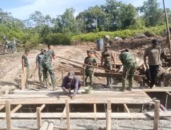 Prajurit Satgas TMMD Kodim 0116 Nagan Raya dan Warga Bergandeng Tangan Bangun Desa