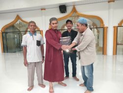 Tim Gabungan Pers Serahkan Bantuan Al-Qur’an Di Masjid Al-Ikhlas Desa Jatirejo Blok 7
