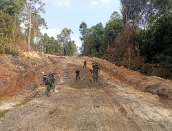 Tim Satgas TMMD Kodim 0116 Nagan Raya Diuji dengan Cuaca Ektrim, Jalan Baru jadi Genangan Air 