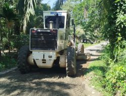 Bukan Main-Main, Demi Jalan Impian Warga, Dansatgas TMMD Reguler ke-127 Kodim 0105/Abar Turunkan Alat Berat Grader