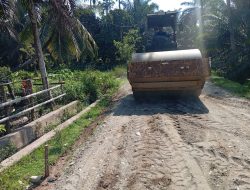 Dentuman Compactor Satgas TMMD Reguler ke-127 Kodim 0105/Abar Menggetarkan Jalan Penghubung Desa Pasi Aceh-Lueng Jawa