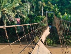 Jembatan Putus dan Rumah Hanyut Terseret Arus, Desa Rantau Limau Kapas Lumpuh Totala