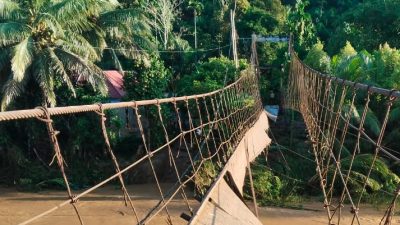 Jembatan Putus dan Rumah Hanyut Terseret Arus, Desa Rantau Limau Kapas Lumpuh Totala