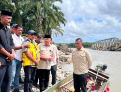 Tinjau Infrastruktur Rusak, Bupati TRK Minta Dukungan DPR RI Bangun Kembali Jembatan Alue Wakie