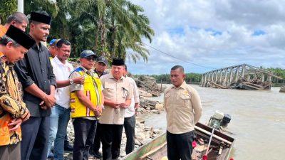 Tinjau Infrastruktur Rusak, Bupati TRK Minta Dukungan DPR RI Bangun Kembali Jembatan Alue Wakie